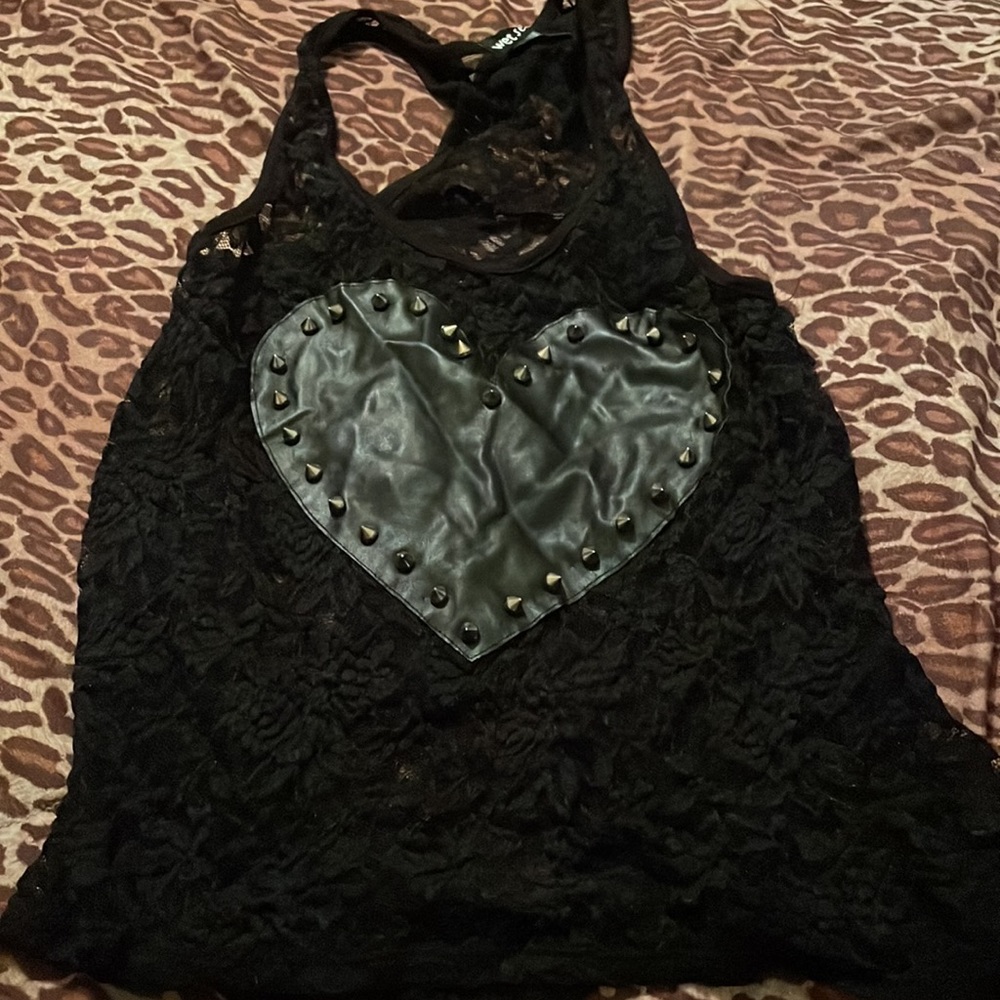 Black lace tank with a heart - Picture 5 of 6